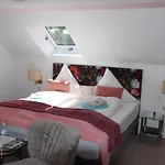 לינה וארוחת בוקר Romantic-pension Albrecht - Next To Unesco World Heritage - Since 1901 הוהנשוואנגאו